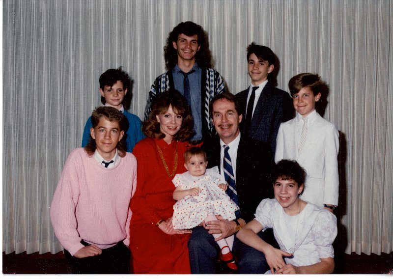 Family pict 3-1989.jpg
